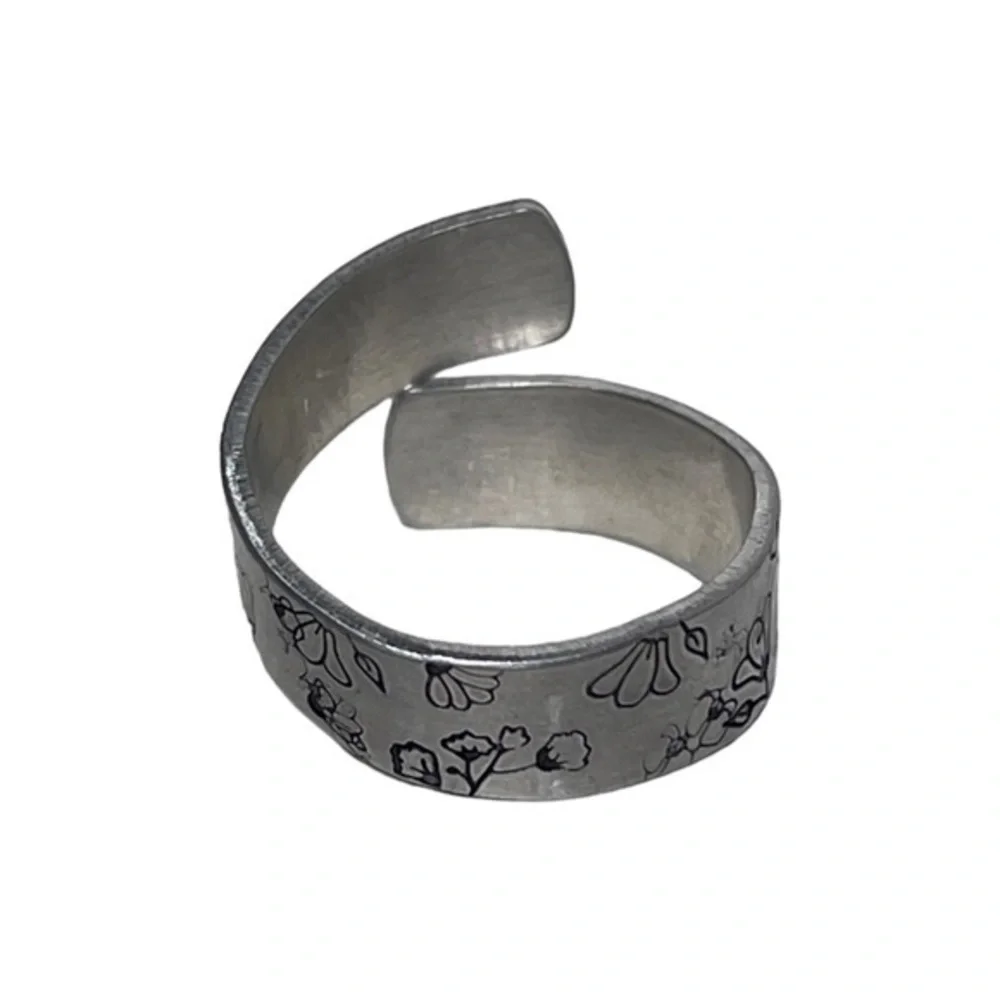 Handmade 7 stamped floral adjustable silver hypoallergenic aluminum wrap‎ ring